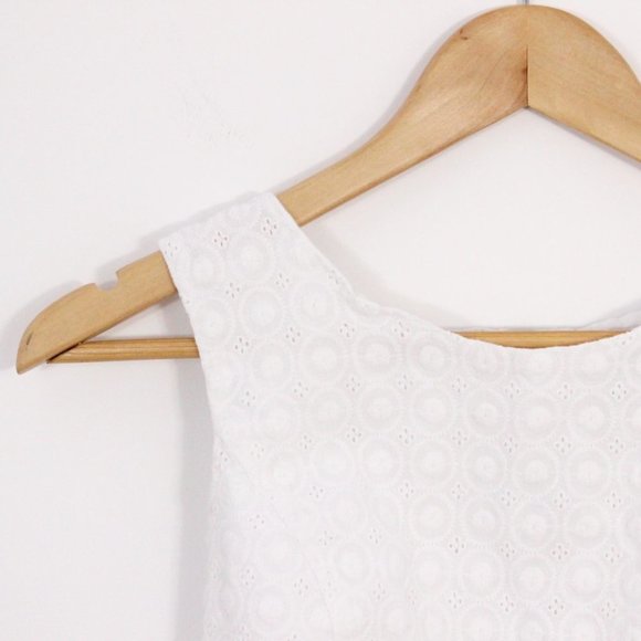 *Forever 21 White  Lace Crop Top - Picture 2 of 3